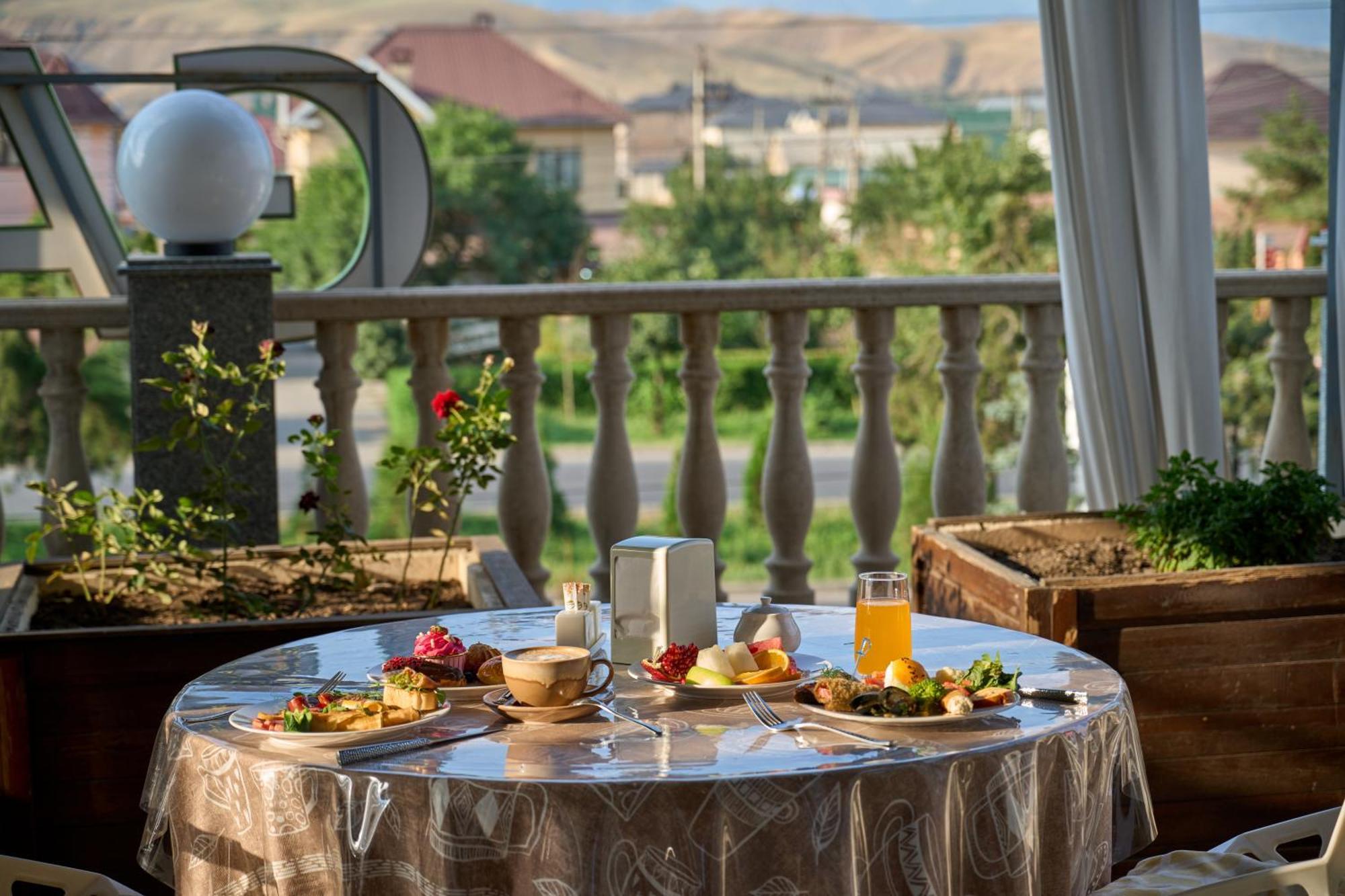 Garden Hotel & Spa Μπισκέκ Εξωτερικό φωτογραφία